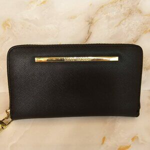 Steve Madden BZippy Black Wristlet Wallet